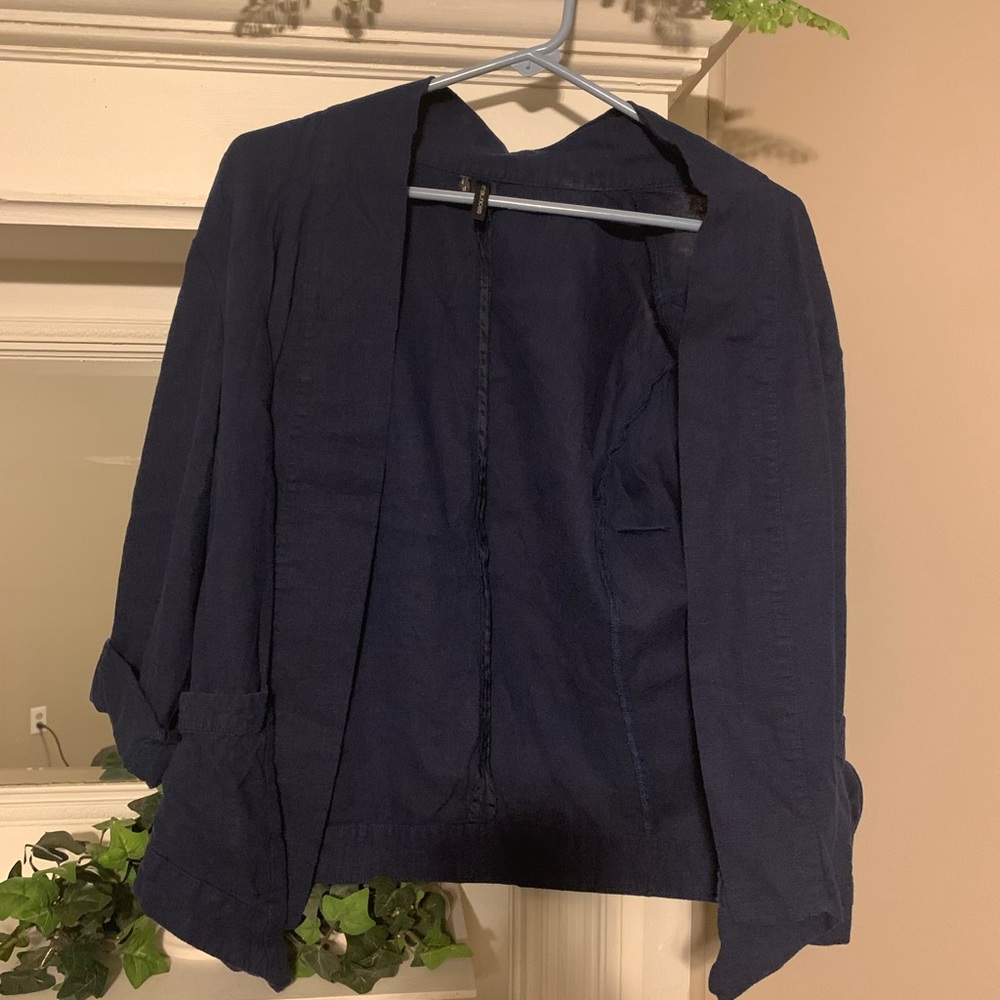 Maurice’s dark blue cardigan